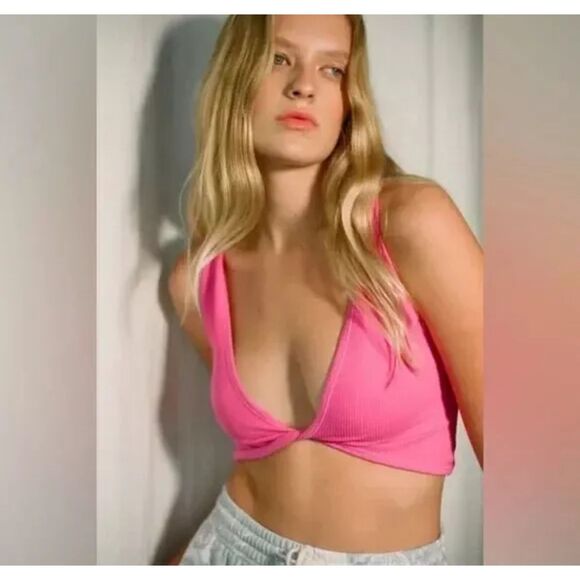 Urban Outfitters Tops - Urban Outfitters Out From Under Wrap It Up Seamless Reversible Bra Tank